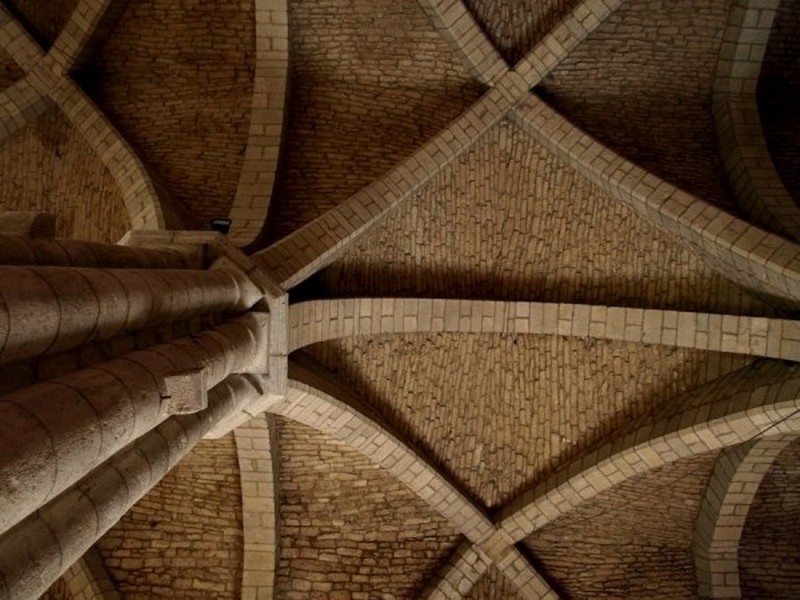 En regardant dans les hauteurs